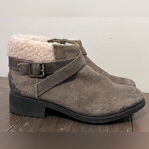 UGG Benson Distressed Suede Ankle Boots Womens size 8.5